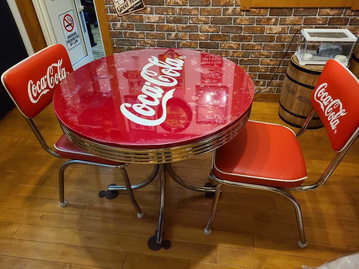 Coca-Cola センターテーブルと椅子セット ZEKUUページ Coca-Cola