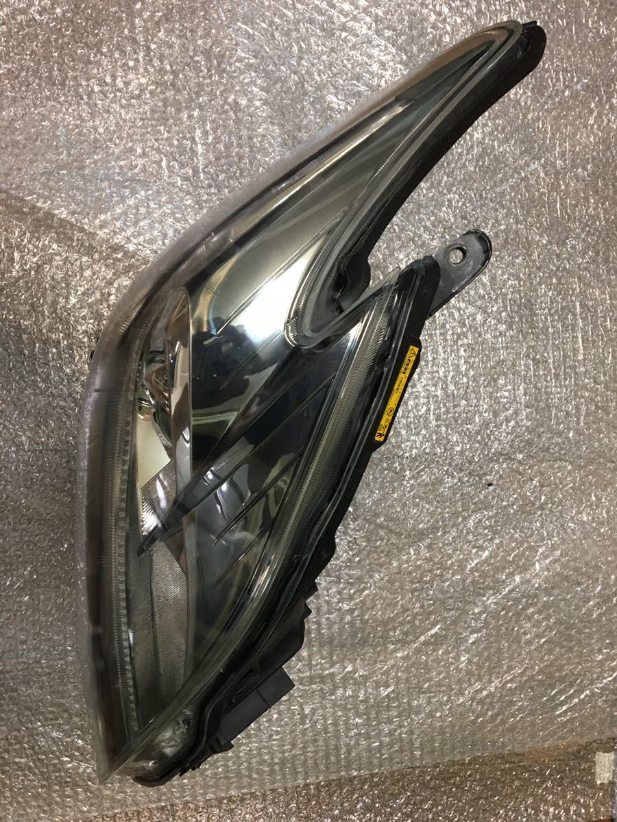 プリウス 30後期 純正 HIDヘッドライト 右側(ヘッドライト)｜売買され