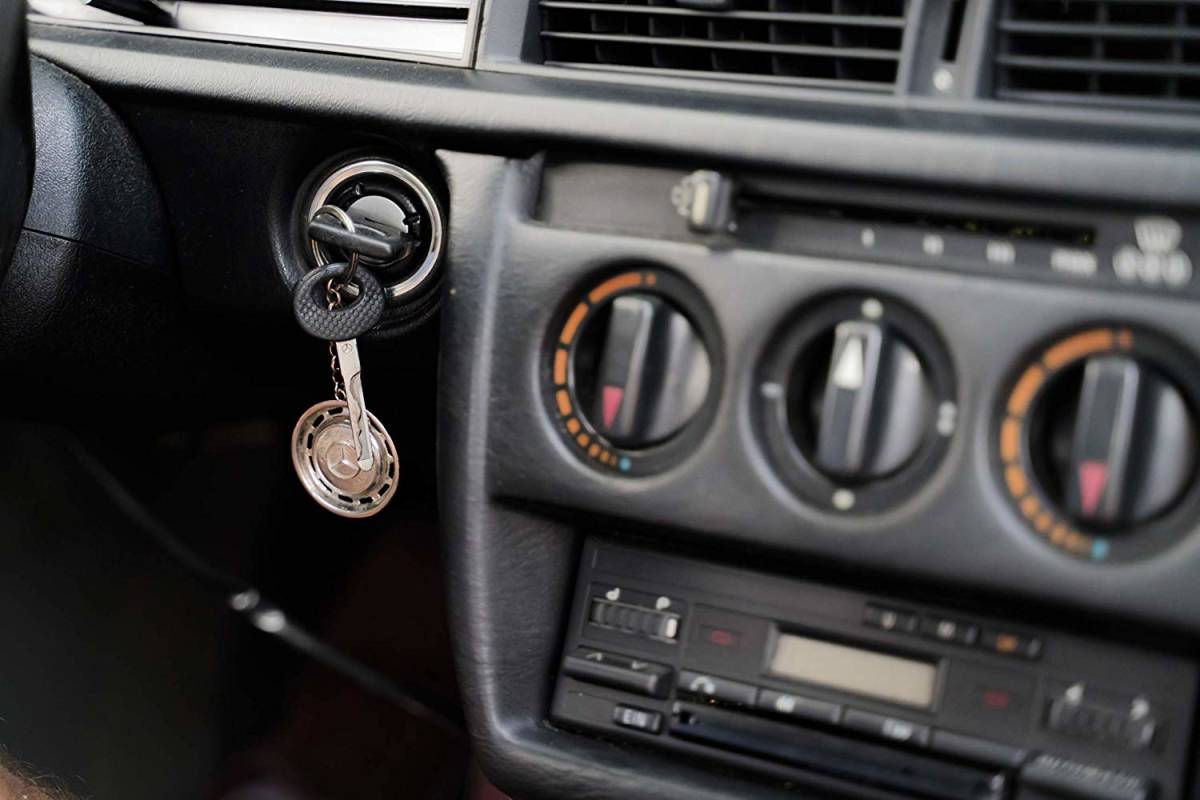 希少 メルセデス・ベンツ BENZ ホイールキャップ キーホルダー W123 