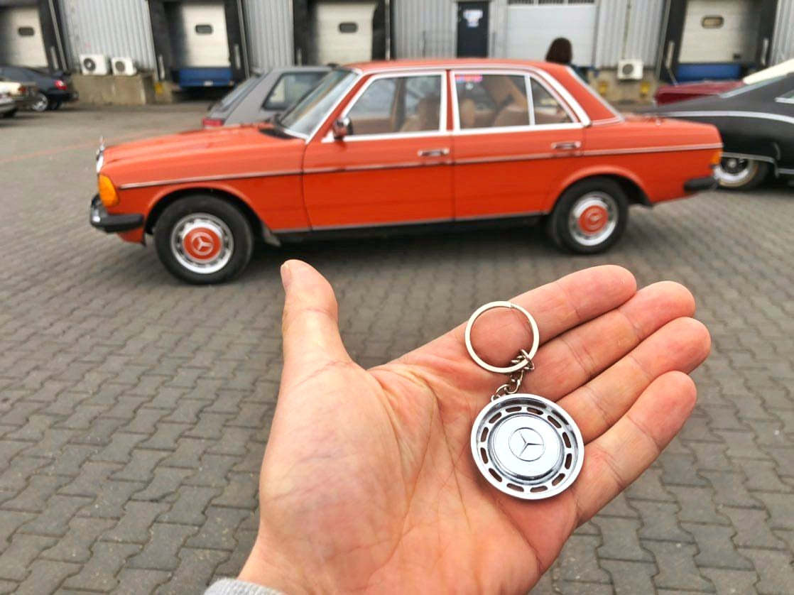 希少 メルセデス・ベンツ BENZ ホイールキャップ キーホルダー W123 