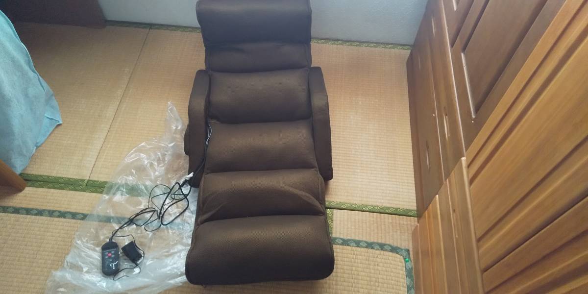 ツカモトエイム ひじ付き マッサージ座いす ヒータ付き スイッチチェア プレミアム7 ショコラブラウン AIM-127(NB) ひじ付き ツカモトエイム マッサージチェア ポルト Qoo10] プレミアム8（肘掛け付き）