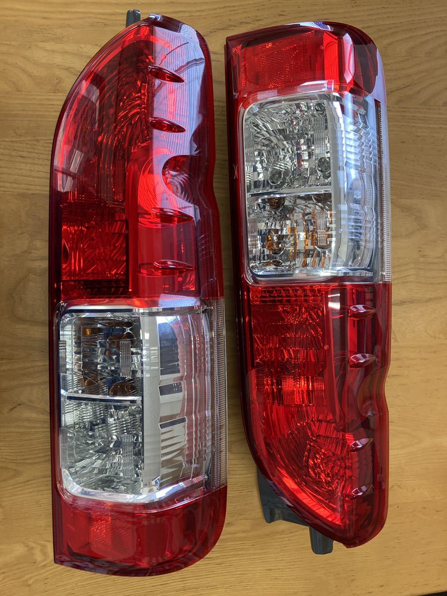 格安，得価 ハイエース200系 テールライト テールランプ 左右セット(テールライト)｜売買されたオークション情報、yahooの商品情報をアーカイブ公開 - オークファン トヨタ用