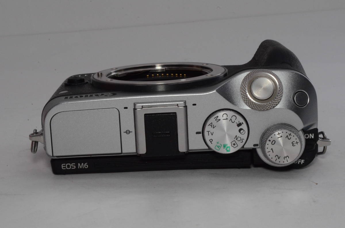 超美品☆Canon キャノン EOS M6 ボディー シルバー ミラーレス一眼