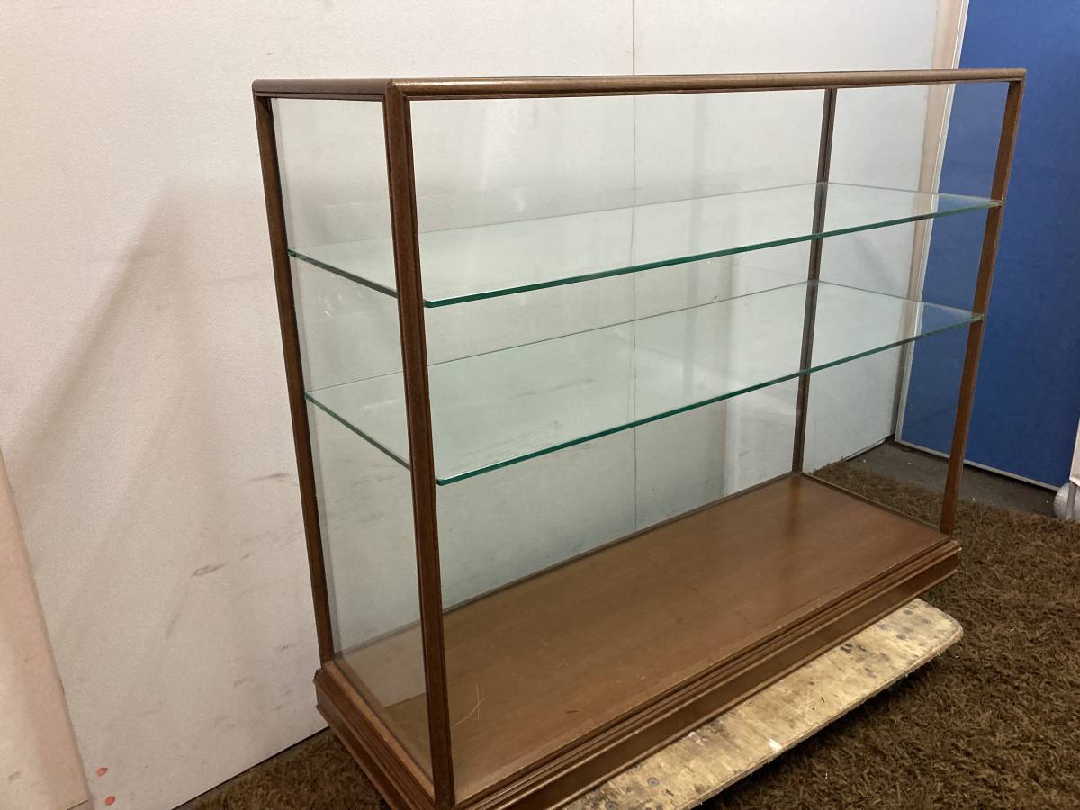 福岡市発　引き取り希望 ガラスショーケース　ガラス棚　木製　アパレル什器　陳列什器　高級感