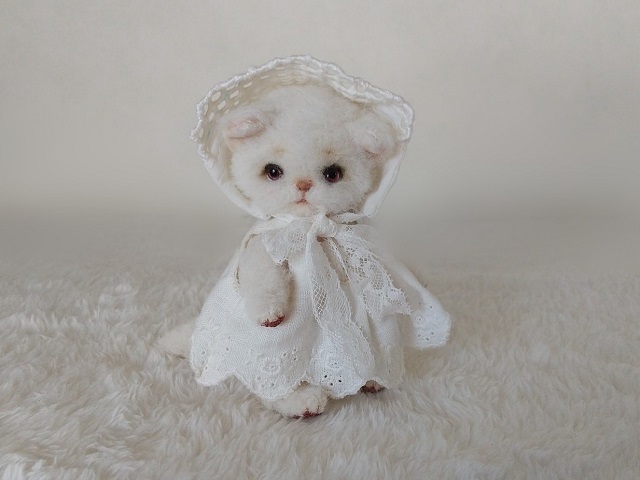コットンキャンディ白猫 ぬいぐるみ ハンドメイド 海外作家様