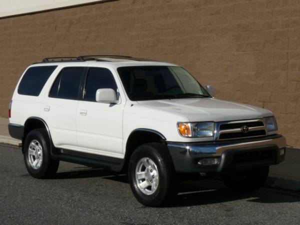 トヨタ　ハイラックス185 トヨタ純正4ランナーフェンダー　USDM 新品 1996-2002 US純正 TOYOTA 4runner フェンダーモール 185