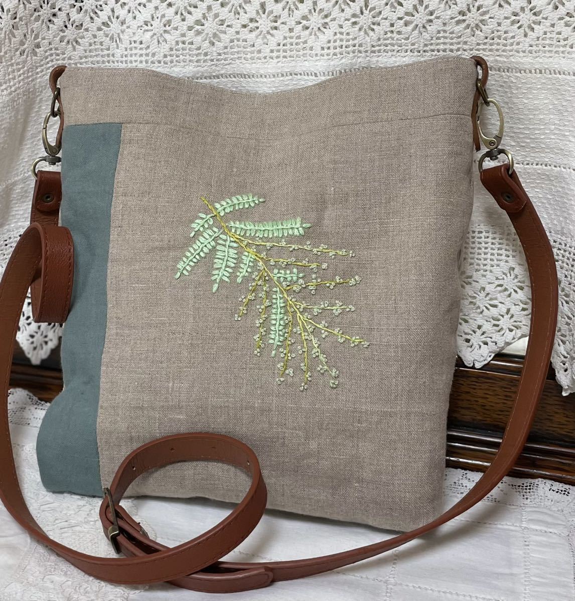 ♪ハンドメイド♪ 手刺繍 野花刺繍 ショルダーバッグ 斜め掛けバッグ