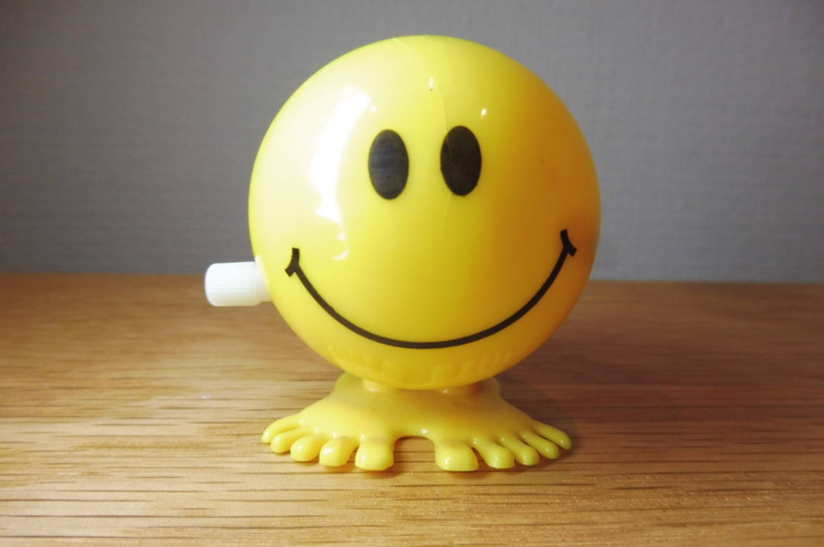 いつもニコニコ ニコちゃんマークの 18金ホワイト製 スマイリー ピアス 卸価格 天然ダイヤモンド入 送料無料 21新作モデル スマイリー