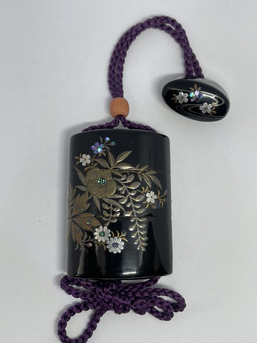 秀逸作！ 松寿 豆 姫 印籠 螺鈿象嵌 黑漆花草蒔絵 木彫印籠 赤珊瑚 緒
