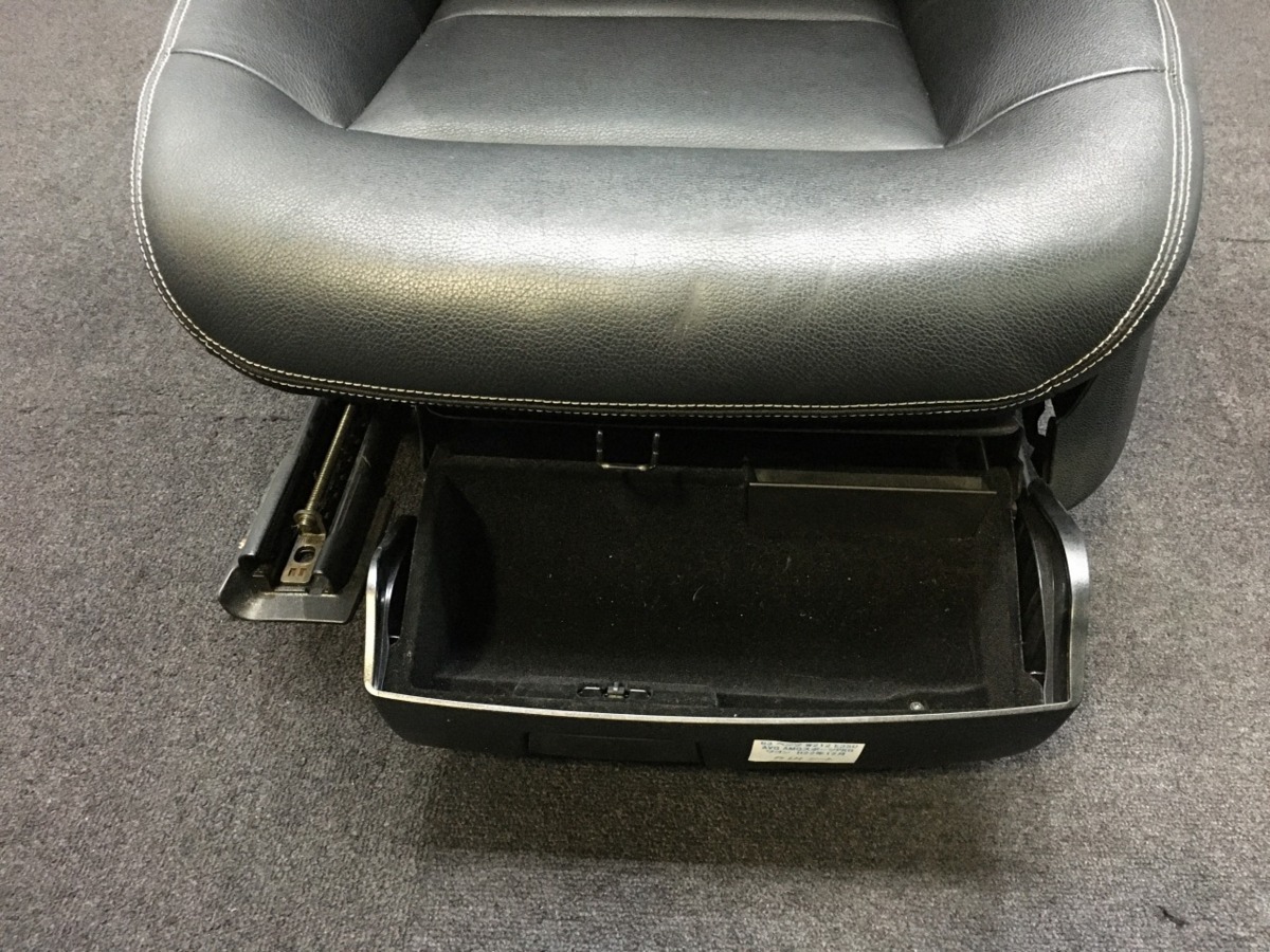 63 メルセデス ベンツ W212 E350 フロント 左 シート レールキャッチ付 レザー 収納 黒革 傷汚れ有 212256 AVG AMG S PKG H22年12月 197 黒 W212 メルセデスベンツ メルセデス・ベンツ 2014-2016 525psの新型Eクラス「E63AMG」登場！ Eクラス|高品質なメルセデスベンツ、BMW