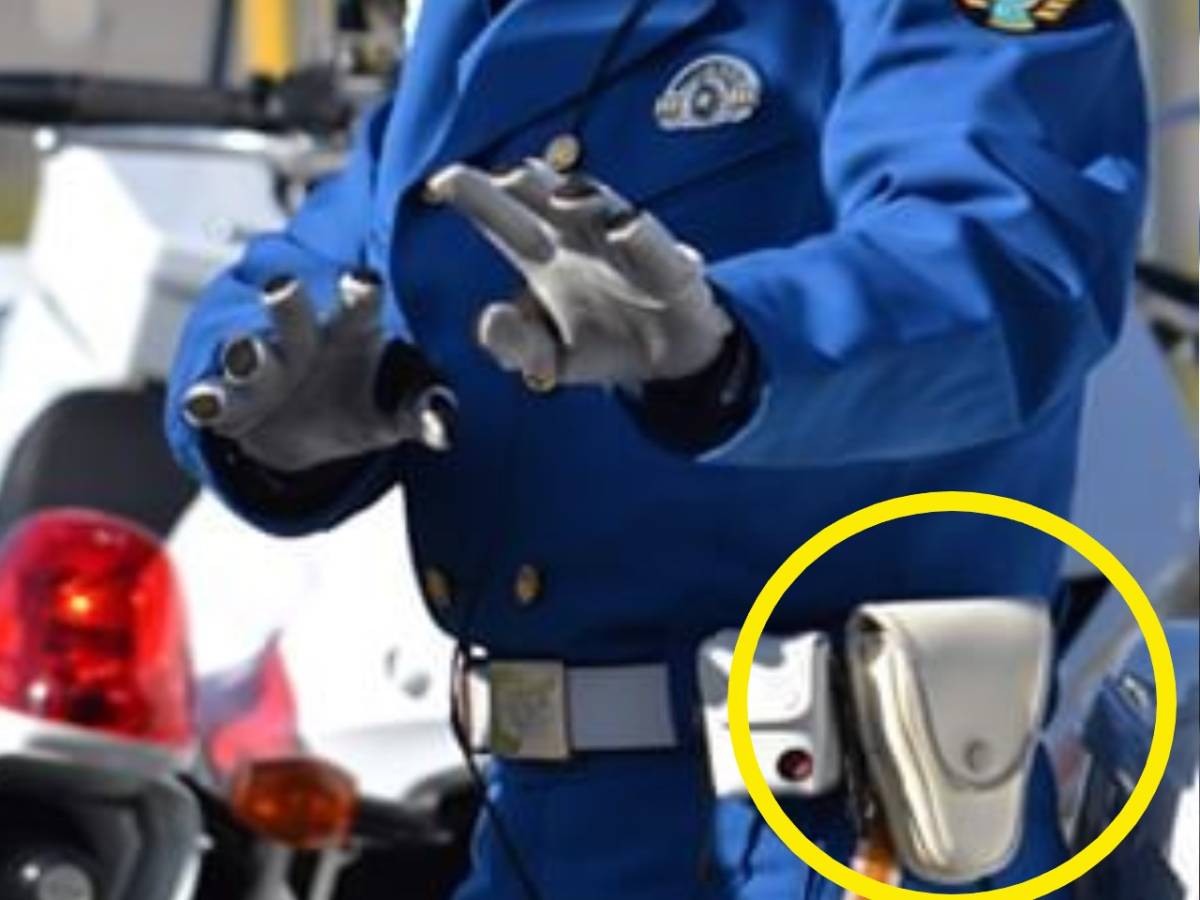 Policegoods 装備品シリーズ 旧交通警察官風手錠ケース１個 帯革幅約５ｃｍ対応 クラリーノ製 白色 警察グッズ 売買されたオークション情報 Yahooの商品情報をアーカイブ公開 オークファン Aucfan Com