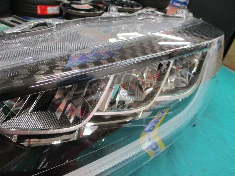 ヤリス（MXPH10）純正ヘッドライト 左 運転席側 品番：81110-K0030