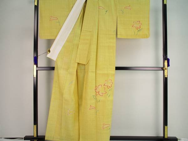 着物ふぁんた△【単衣】 生紬 植物文様 花文様 黄水仙色 美品 逸品 付 
