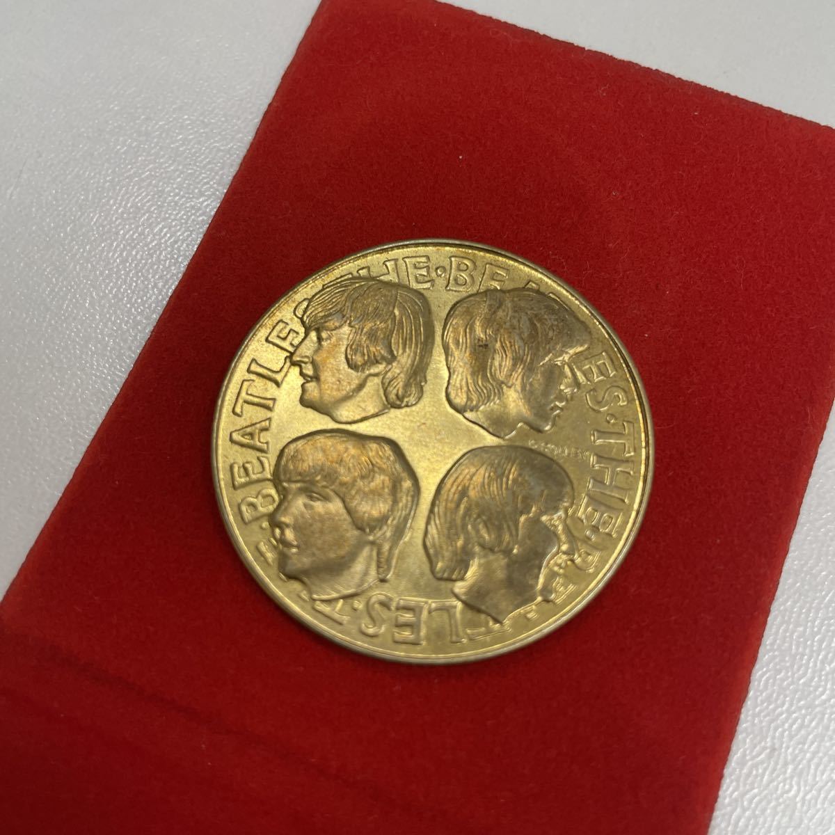 ビートルズ 記念 コイン ゴールドカラー記念硬貨 アメリカ (THE 