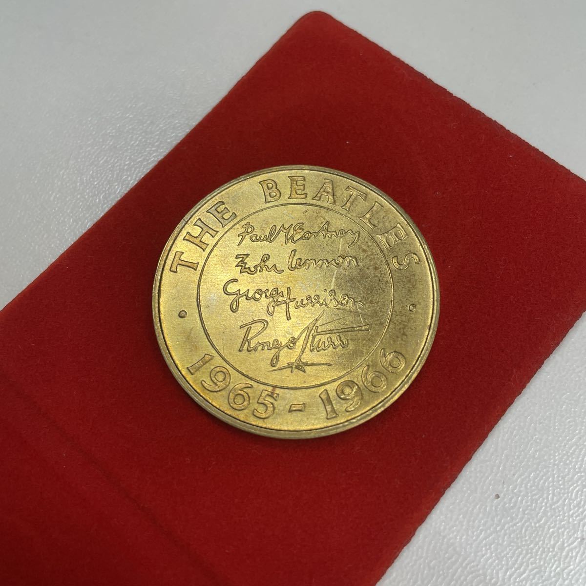 ビートルズ 記念 コイン ゴールドカラー記念硬貨 アメリカ (THE  BEATLES)｜売買されたオークション情報、Yahoo!オークション(旧ヤフオク!) の商品情報をアーカイブ公開 -  オークファン（aucfan.com）