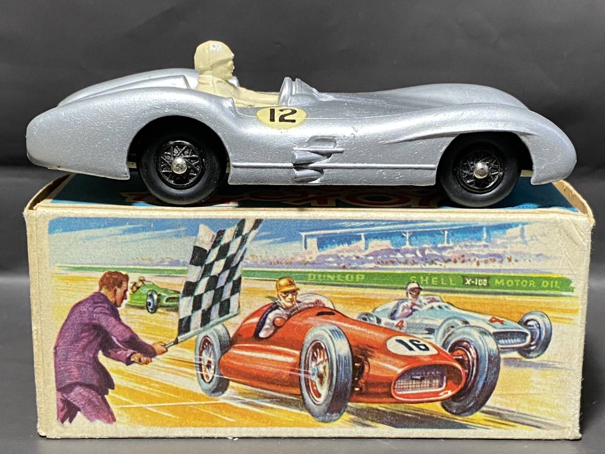 La Cooper Bristol grand prix bleue miniature de Crescent Toys au 1/43e