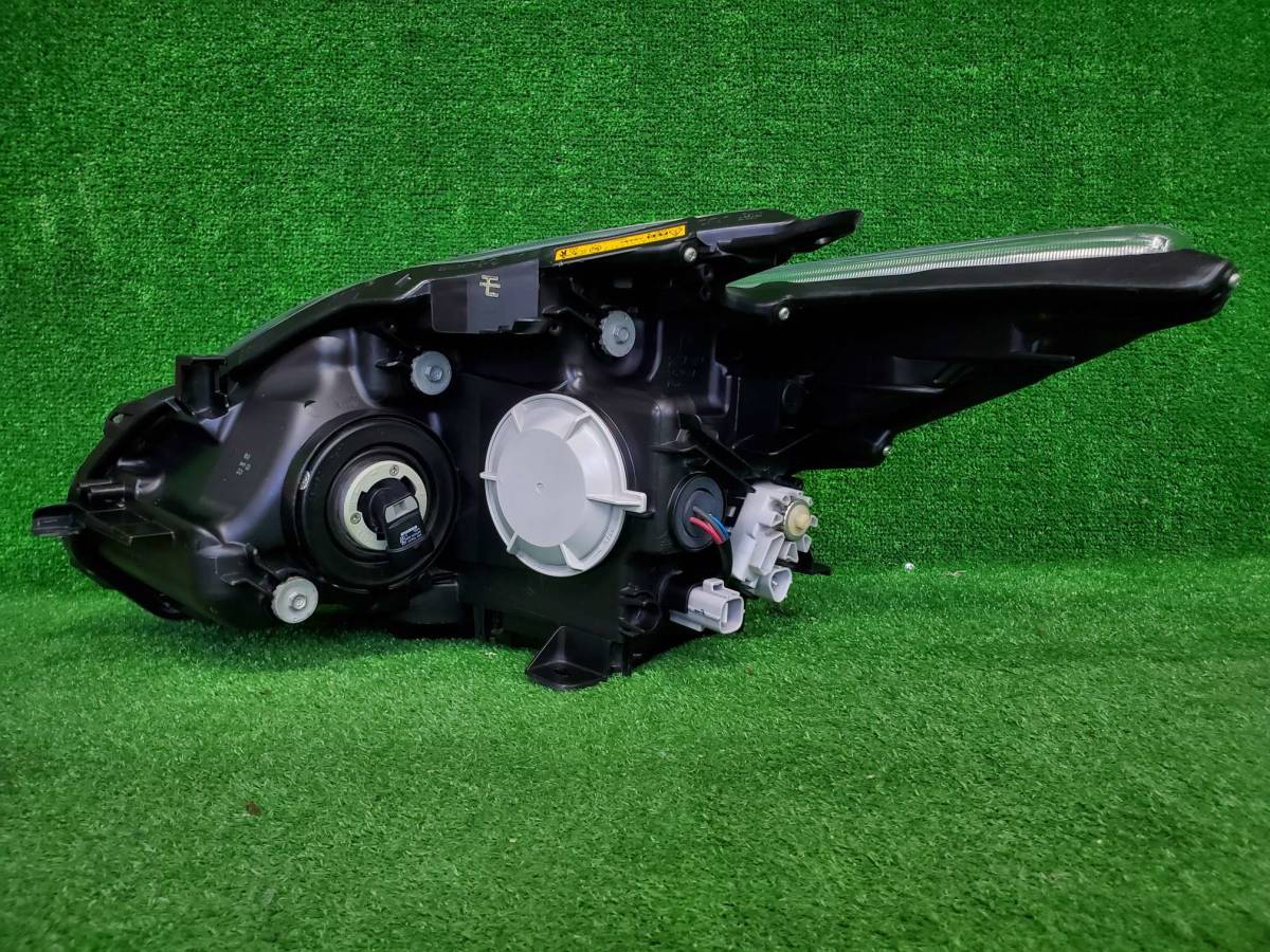 美品破損なし ZVW30プリウス後期　右HIDヘッドライトR LEDポジション　KOITO47-52 プリウス HID ZVW30 ヘッドライト右 HIDヘッドライト 公式通販