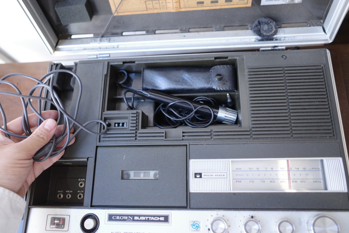 ○CROWN アタッシュケース型 ラジオカセットレコーダー CRC-9950F