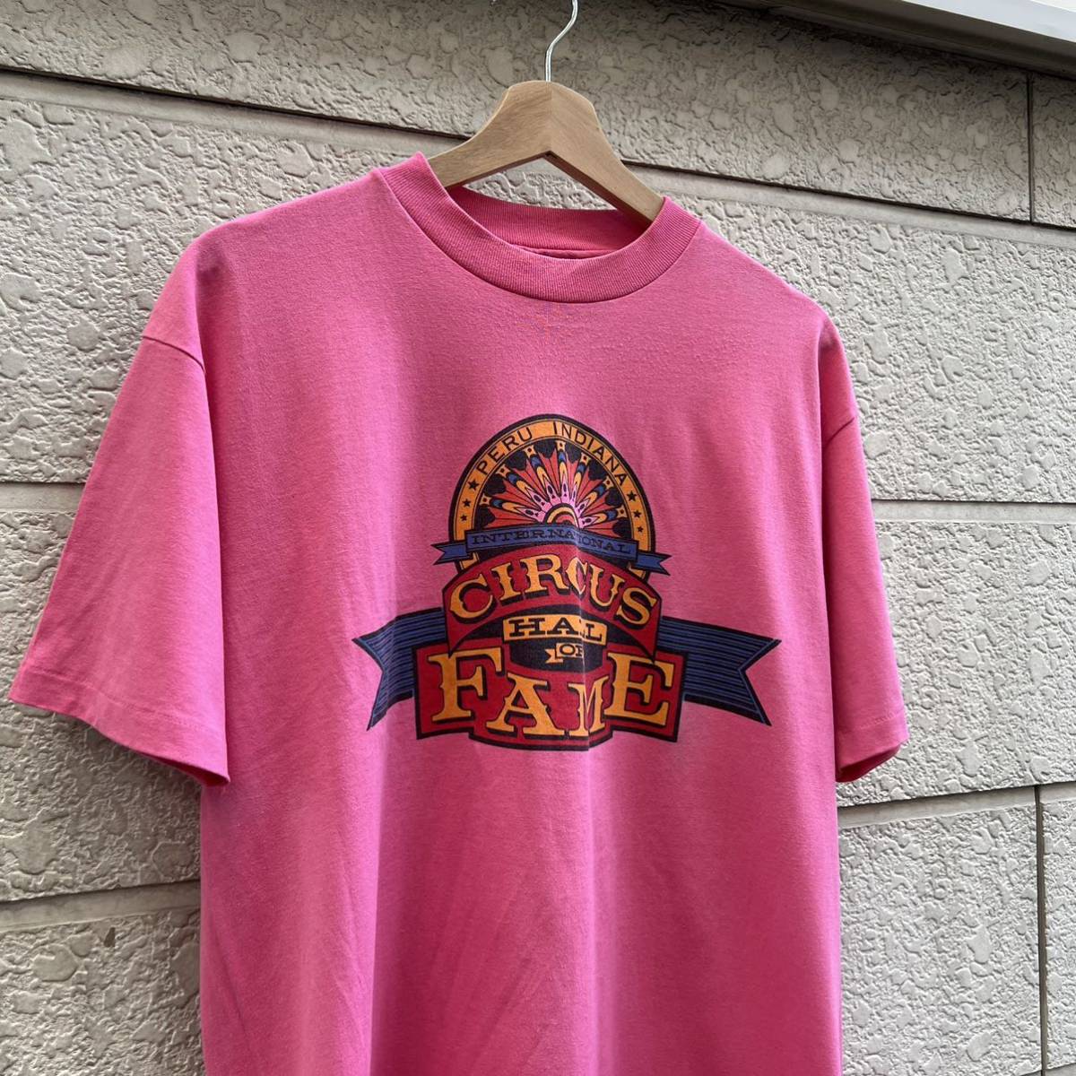80s 90s USA製 プリントTシャツ ピンク 博物館 CIRCUS HALL OF FAME 