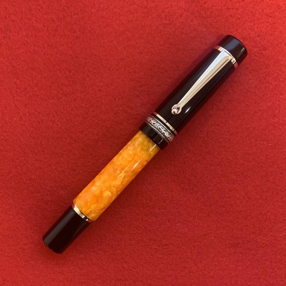 デルタ　万年筆　ドルチェビータミディアム（初期型、18k、M） 希少 デルタdelta 万年筆 ドルチェビータ ミディアム（初期型）18k M