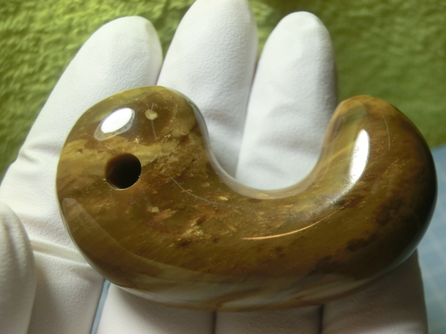 珍品・・生きていた証！！ 「錦珪化木」勾玉 47g 瑪瑙 ペトリファイド