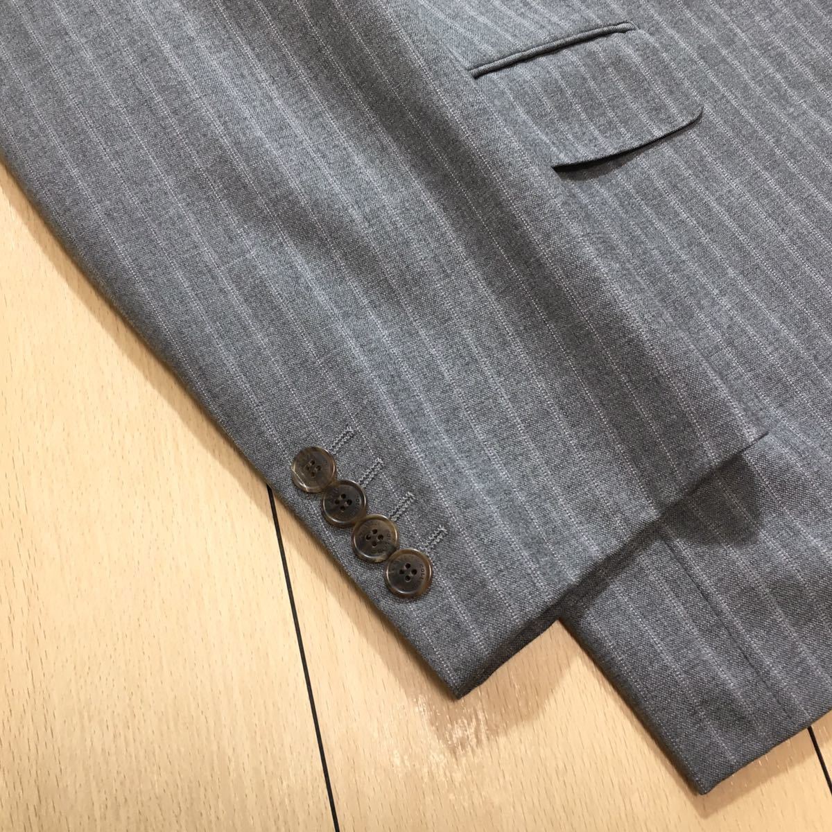 美品★ランバン LANVIN 上質サマーウール 極上の春夏スーツ★グレー ストライプ セットアップスーツ ビジネス 灰 背抜き/L位/A461 極上3ピース☆豪華リバーシブルベスト☆高級ランバンコレクション ランバン LANVIN 「LANVIN&frasl;ランバン」 57.春に◎ 美品
