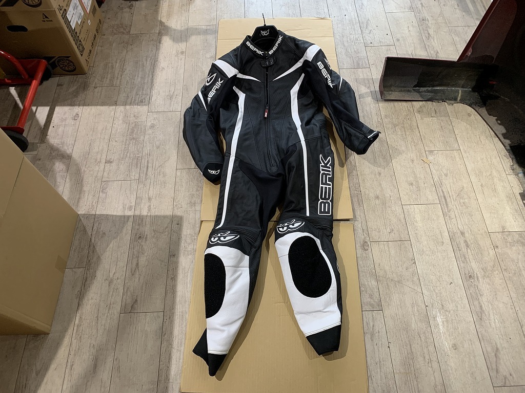 2205021】【新品】BERIK(ベリック) レーシングスーツ LS1-10417 2205021】【新品】BERIK(ベリック) レーシングスーツ LS1-10417