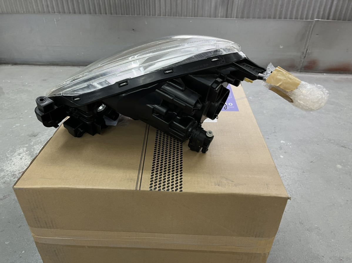 NISSAN 日産 マーチK13 純正右ヘッドライト 26065 1HH0B 美品 マーチ