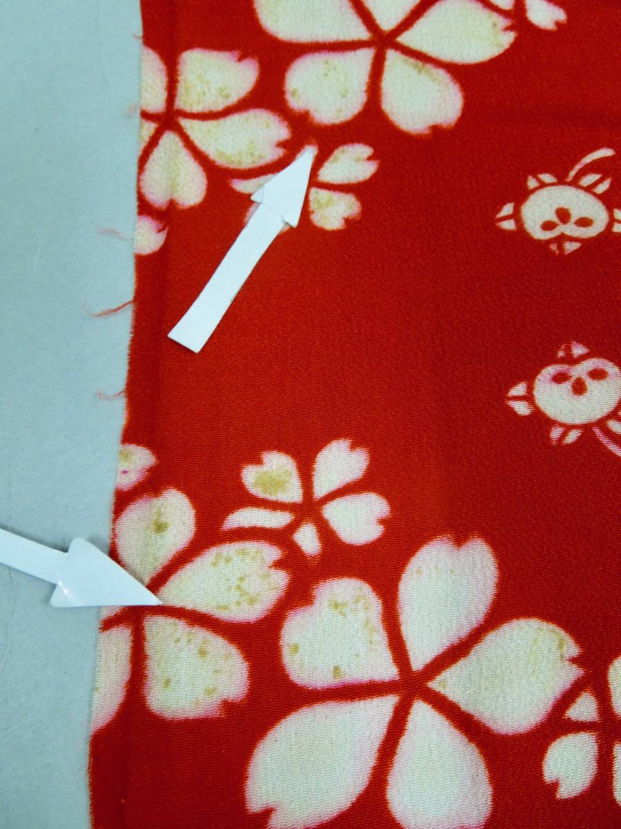 絹織物 古布 古裂 No537 縮緬 美品 襦袢 桜と松の図(袖裏に蝶々 絹織物 古布 古裂 No537 縮緬 美品 襦袢 桜と松の図(袖裏に蝶々