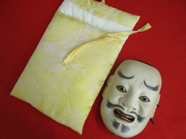 能面袋Ｍサイズ（天神クラス）★中綿入り★金色の緞子織★丁寧な手作り★神楽面