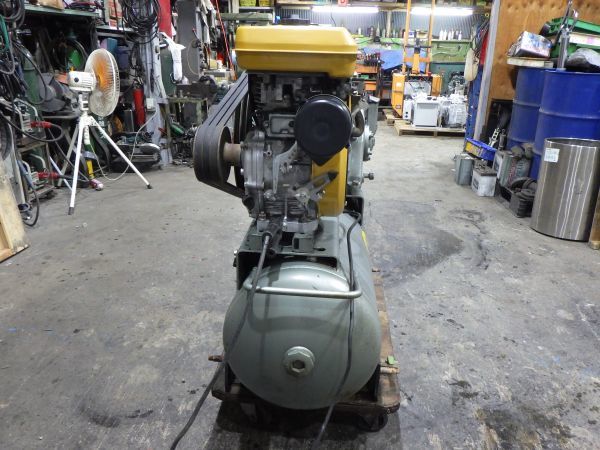 富士コンプレッサー　５馬力中圧エンジンコンプレッサー　SW-35 工場用　建築用　自動車整備用　エアコンプレッサー　 富士コンプレッサ 5馬力中圧エンジンコンプレッサー セルスタート SW