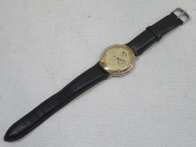 ☆GUCCI 8300 腕時計 クォーツ クロノグラフ ムーンフェイズ メンズ 