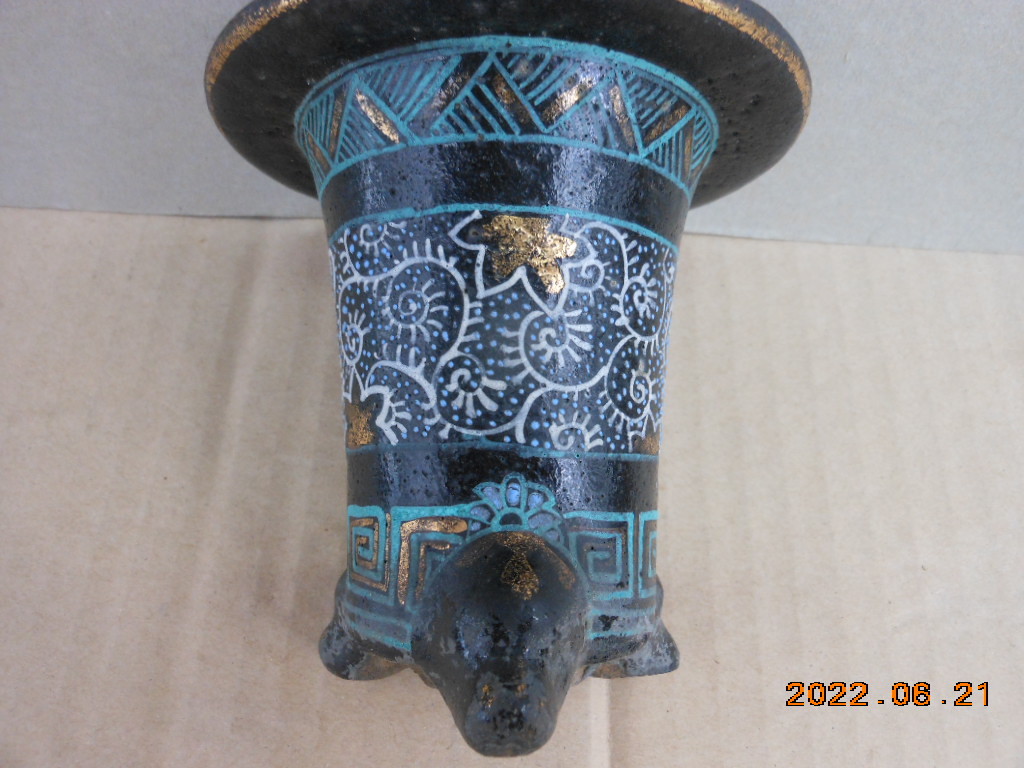 万年青鉢　蘭鉢 富貴蘭 万年青 盆栽鉢 三足 陶器 昭和五十九年　1 古い万年青鉢 5 おもと鉢 蘭鉢 フウラン鉢 富貴蘭鉢 盆栽鉢 山野草鉢