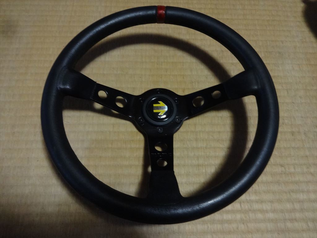 【本物保証，お買い得】 MOMO ステアリング 塗装品(ステアリング、ハンドル本体)｜売買されたオークション情報、yahooの商品情報をアーカイブ公開 - オークファン ステアリング、ハンドル本体