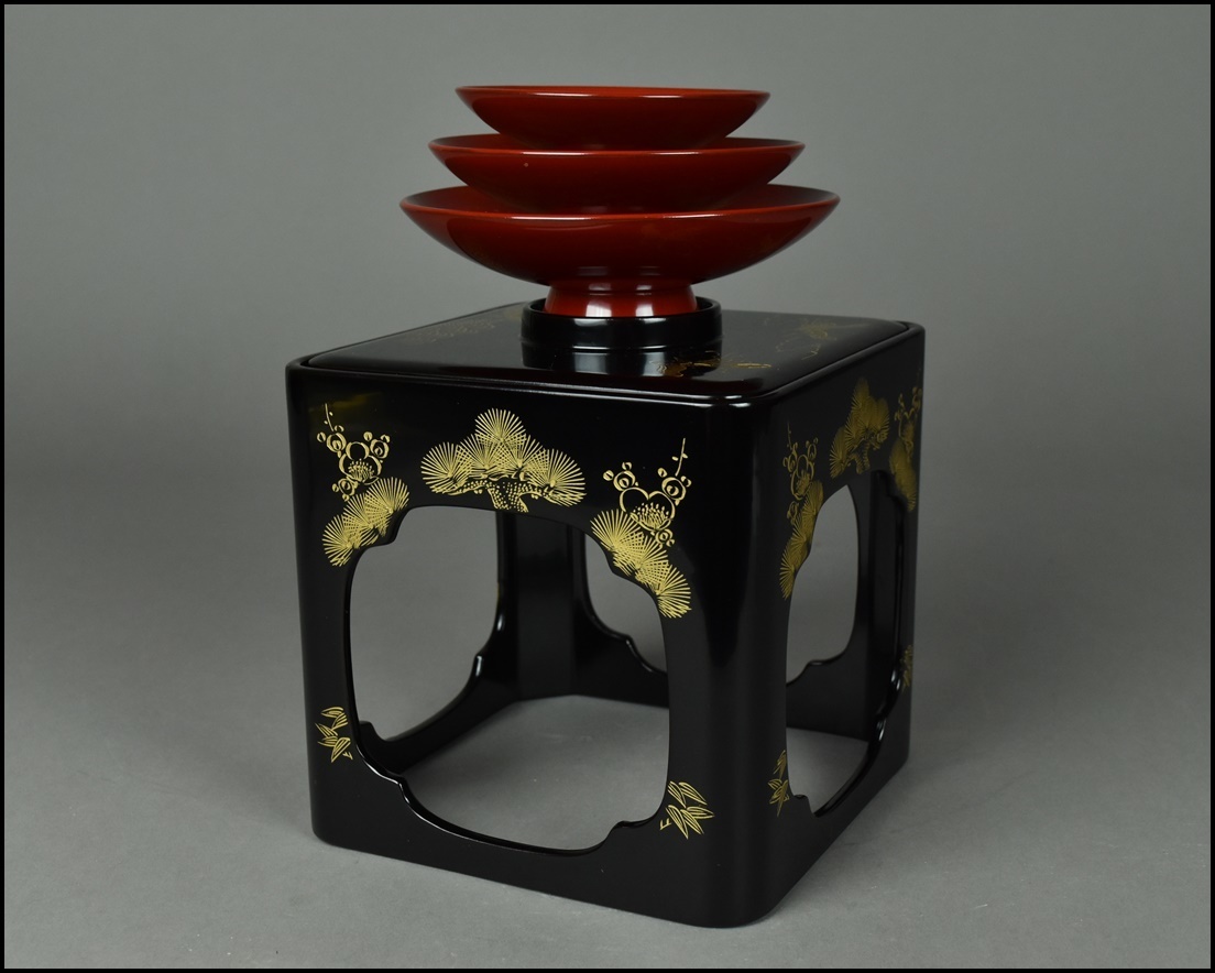 輪島塗 木製御屠蘇セット金蒔絵沈金『松竹梅鶴亀』銚子⁄杯(3客)⁄