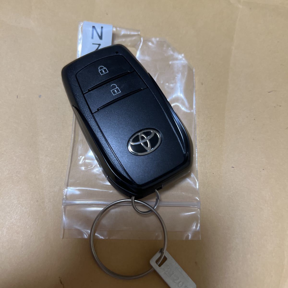 未使用保管品☆送料無料☆トヨタ純正スマートキー ヤリスMXPA10 ヤリスクロス　2ボタンスマートキー　　　基盤231451－2550 3