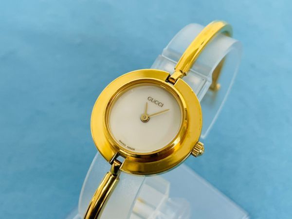 新作入荷，お買い得 ｏｍ４０２１／ＧＵＣＣＩ グッチ レディースクオーツ腕時計 11/12.2 1860381 Ｓ ゴールド 白文字盤 バングル チェンジベゼル 60(女性用)｜売買されたオークション情報、yahooの商品情報をアーカ 女性用