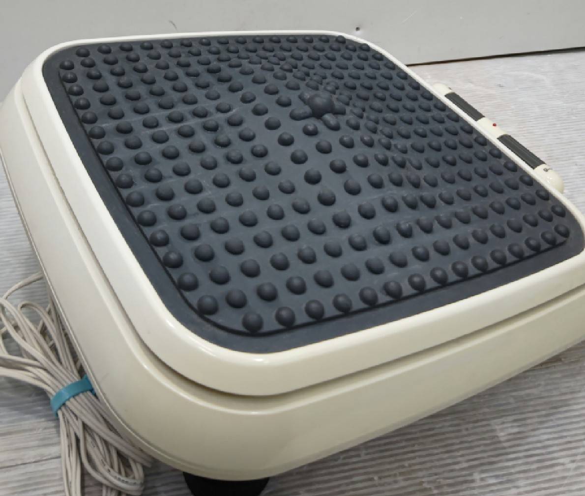 送料無料S65092 家庭用電気マッサージ器ニューフットウェルMD-1800 汚れあり　中古品 ,[名]