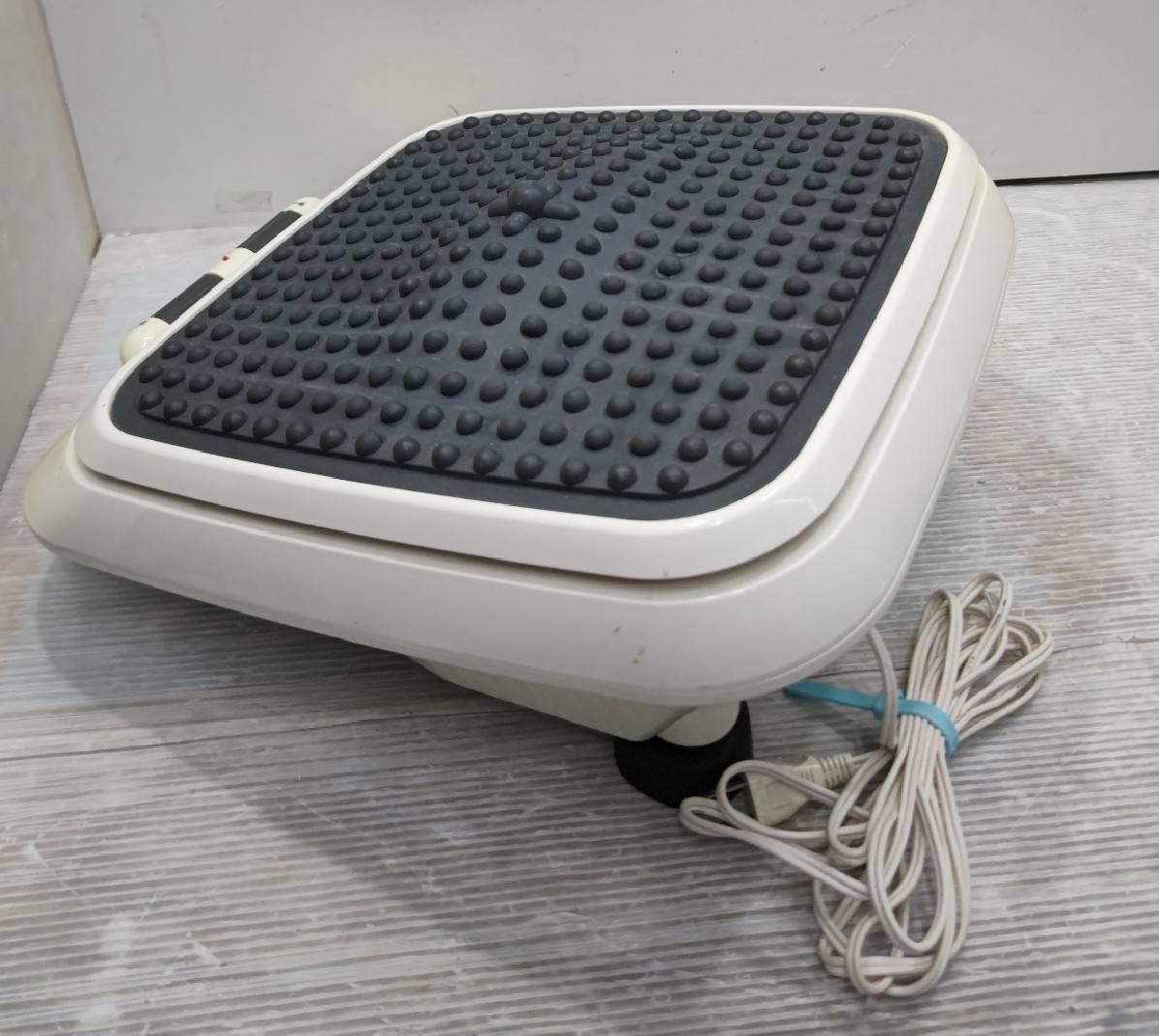 送料無料S65092 家庭用電気マッサージ器ニューフットウェルMD-1800 汚れあり　中古品 ,[名]