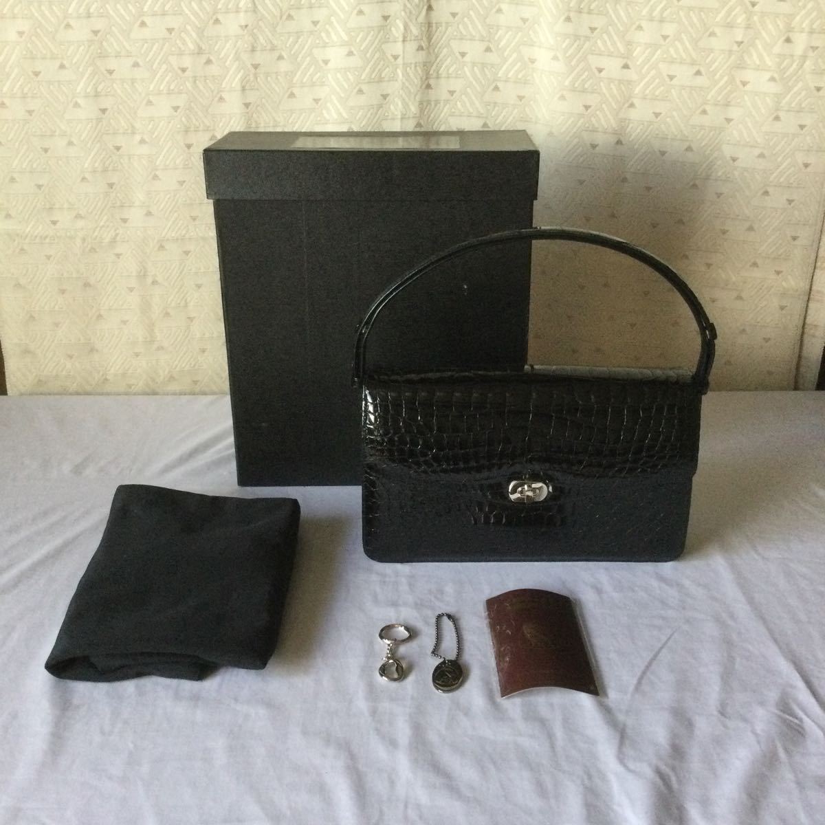 Ad13《希少カラー》最高級 エキゾチックレザー 背割り パイソンレザー 