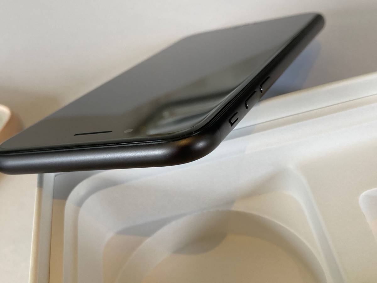 iphone8 スペースグレイ 64GB A1906 中古 simロック解除済 初期化済