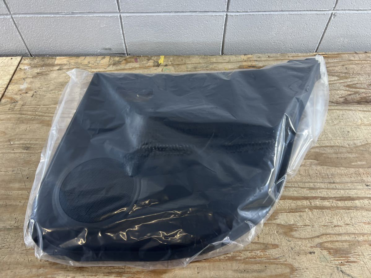 R40706 新品 アクア NHP10 純正 リアドア トリム 右 67630-52W00-C0