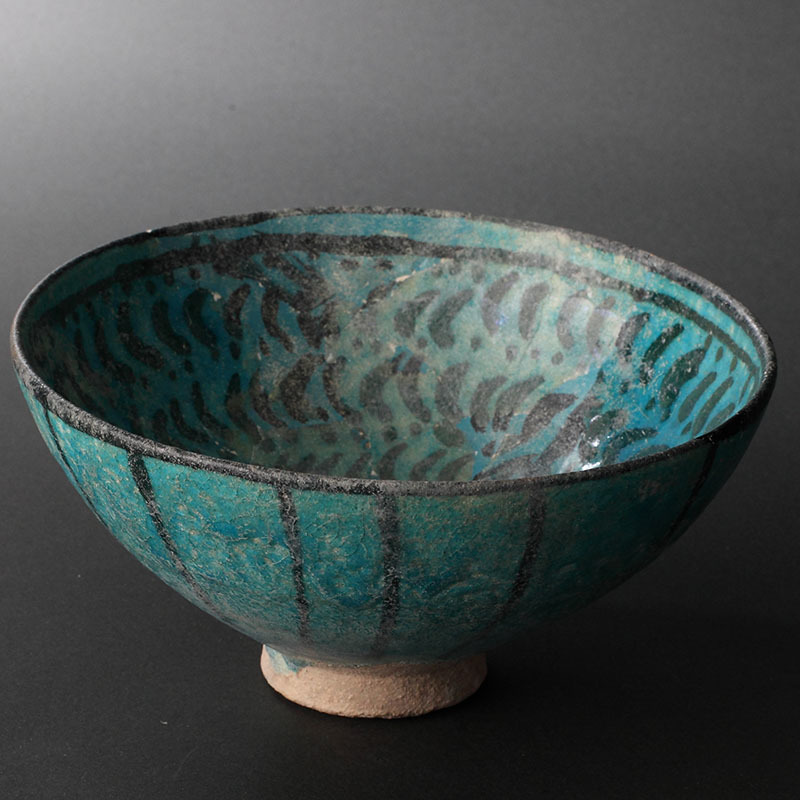 16.0cm鉢の 青釉黒彩魚文花文様 ペルシャ陶器 17C.頃 イスラム古陶磁器