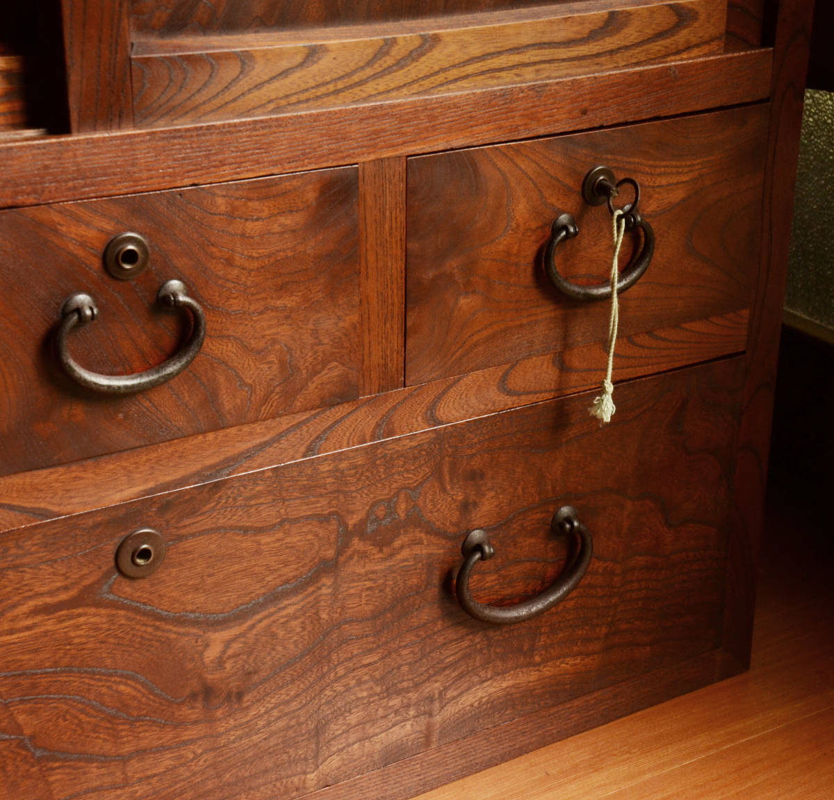 一風 古い欅の戸棚箪笥 鍵付き(箪笥)｜売買されたオークション情報、