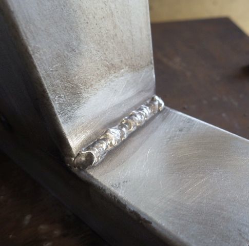 ◆最新！ガス不要な半自動溶接機 MIG130 単相100V仕様 青！鉄・ステンを御家庭でもお手軽に溶接！ロングトーチケーブル仕様◆k MIG130 単相100V仕様 最新！半自動溶接機 | 単相100V仕様！鉄・ステンをお 単相
