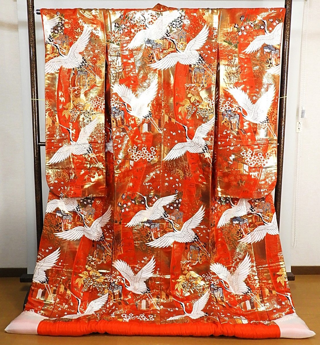 打掛32 正絹 色打掛 御所車飛び鶴四季花 花嫁衣裳 【極上品】