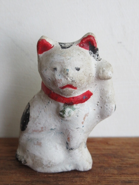 虫】戦前の土人形/招き猫.左手(高さ6.5cm)○郷土玩具.土鈴.張子.ブリキ