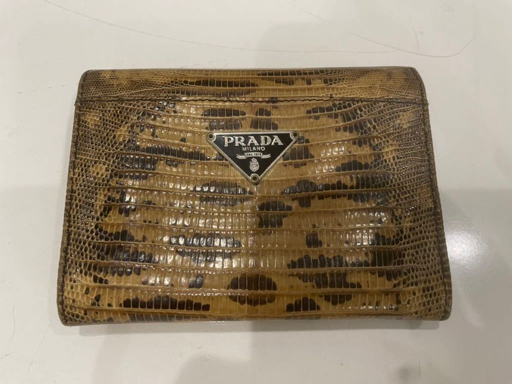 人気SALE，正規品 PRADA /プラダ 財布 二つ折り ウォレット パイソン 三角ロゴプレート 小銭入れ有り 0709NA(女性用)｜売買されたオークション情報、yahooの商品情報をアーカイブ公開 - オークファン 女性用