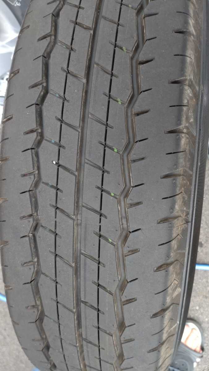 トヨタ ハイエース6型 純正タイヤ 新車外し 鉄 195/80R15 107/105N 