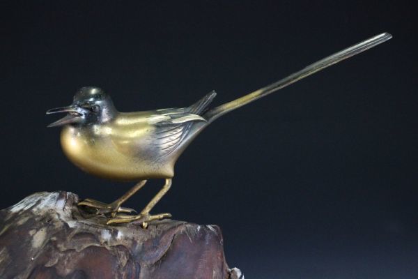 金工家 岩瀬清風作 鋳銅造 木製岩上に色絵銅雉置物 本物保証[4768u